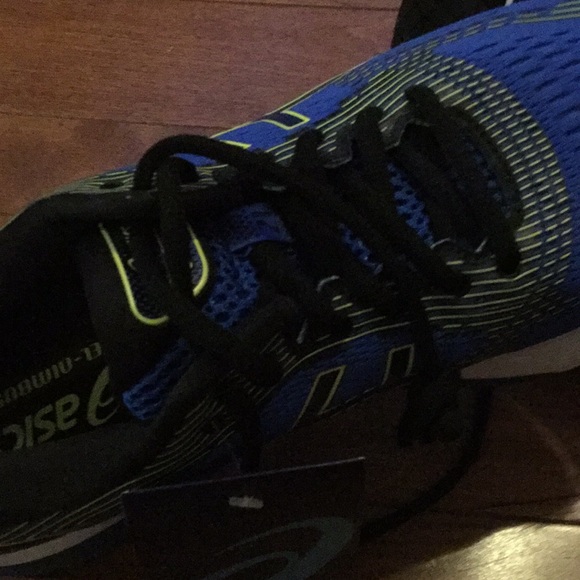 Brand new ASICS shoes - Picture 4 of 4